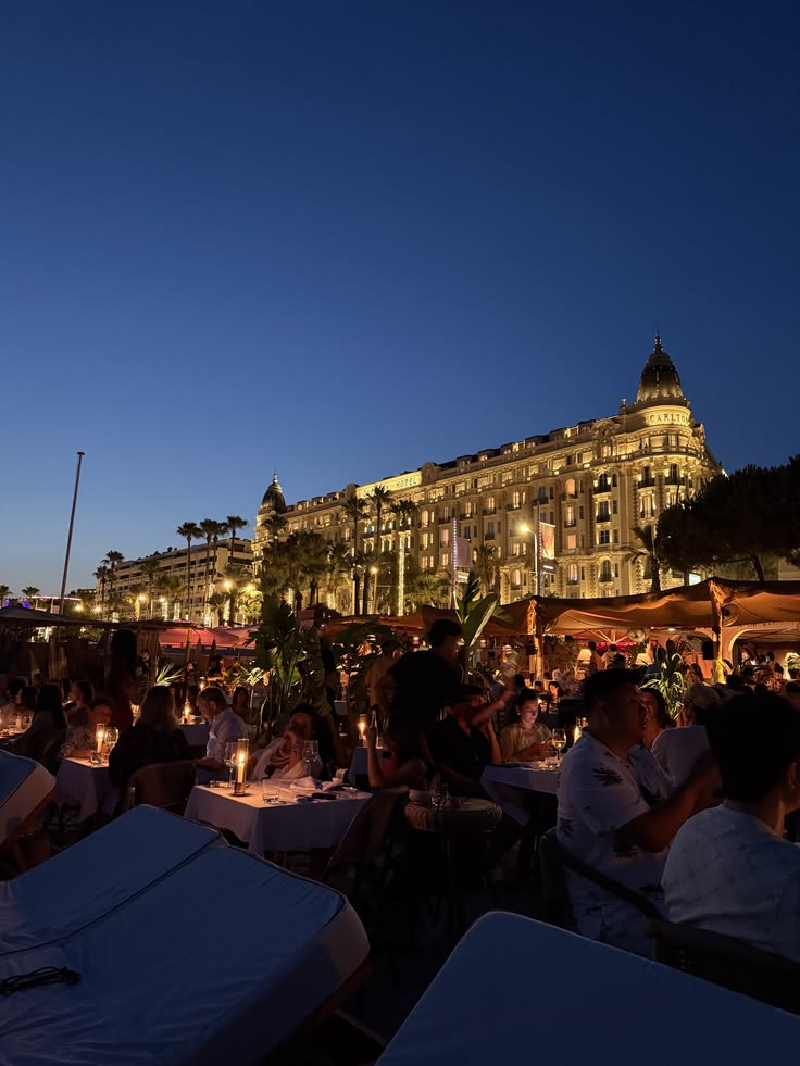 Terrasse du soir face au Carlton à Cannes